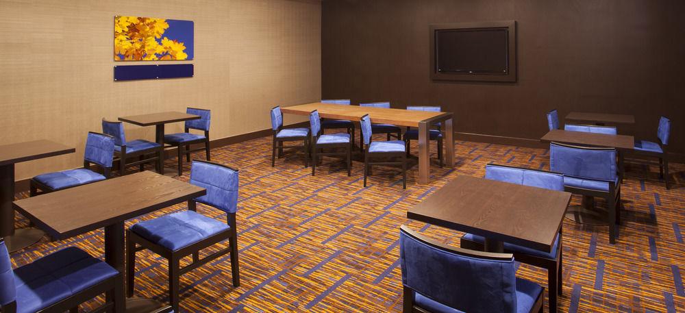 Courtyard By Marriott Charlotte Airport Loso Екстер'єр фото