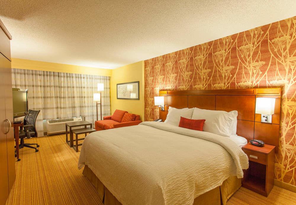 Courtyard By Marriott Charlotte Airport Loso Екстер'єр фото