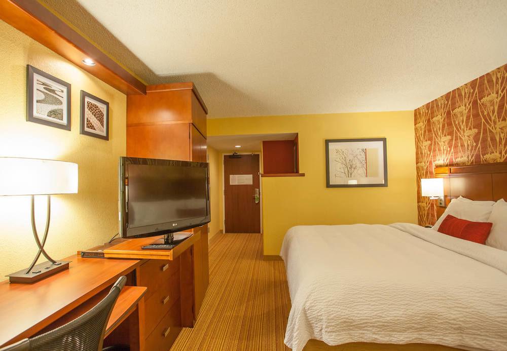Courtyard By Marriott Charlotte Airport Loso Екстер'єр фото