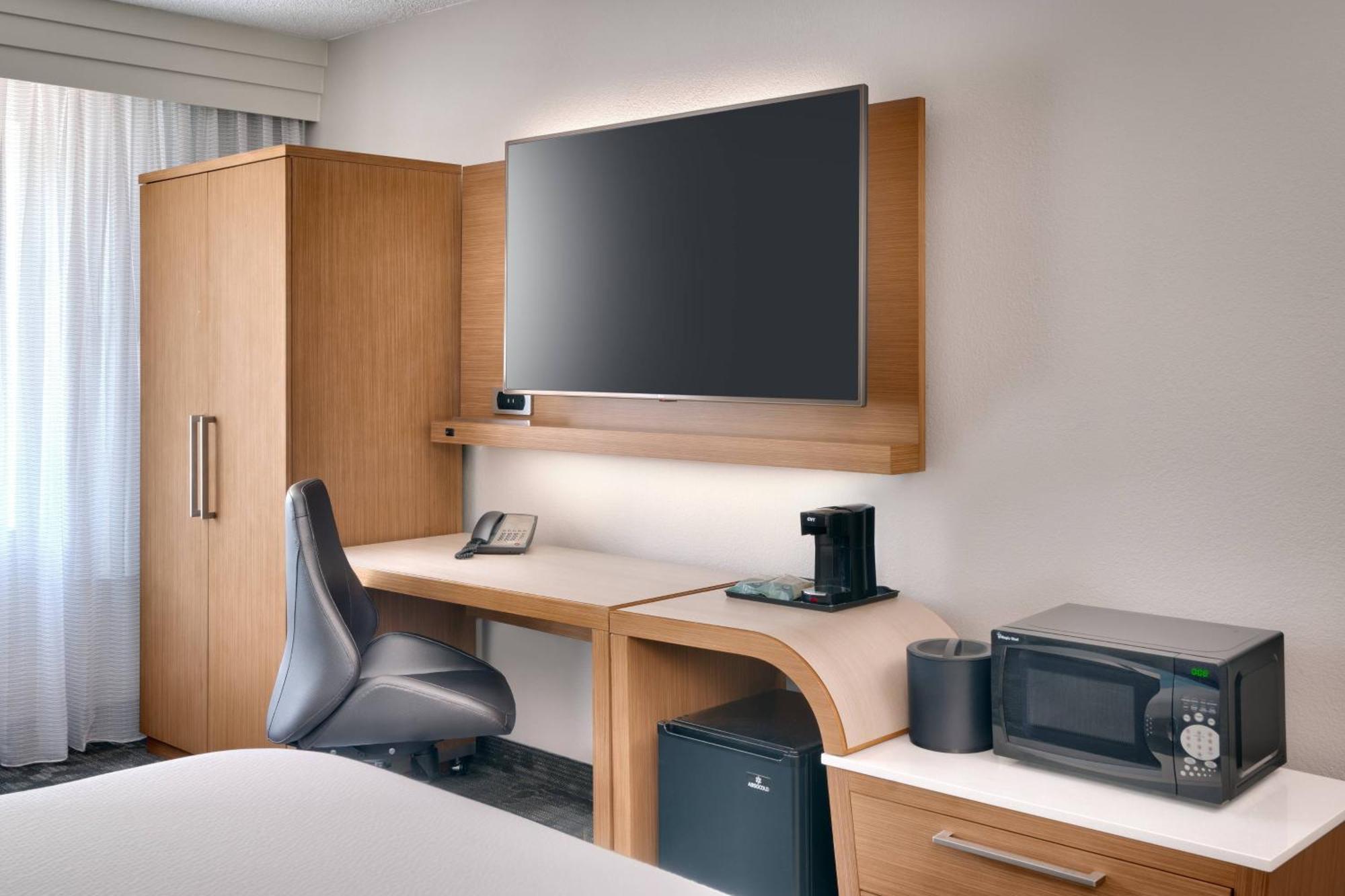 Courtyard By Marriott Charlotte Airport Loso Екстер'єр фото