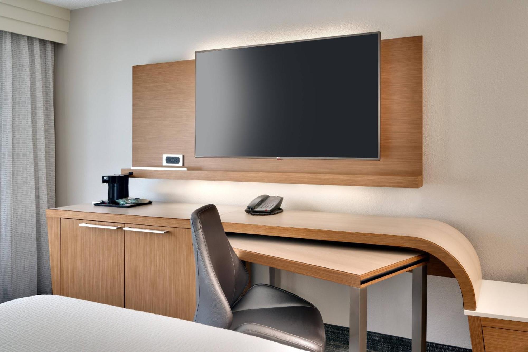 Courtyard By Marriott Charlotte Airport Loso Екстер'єр фото