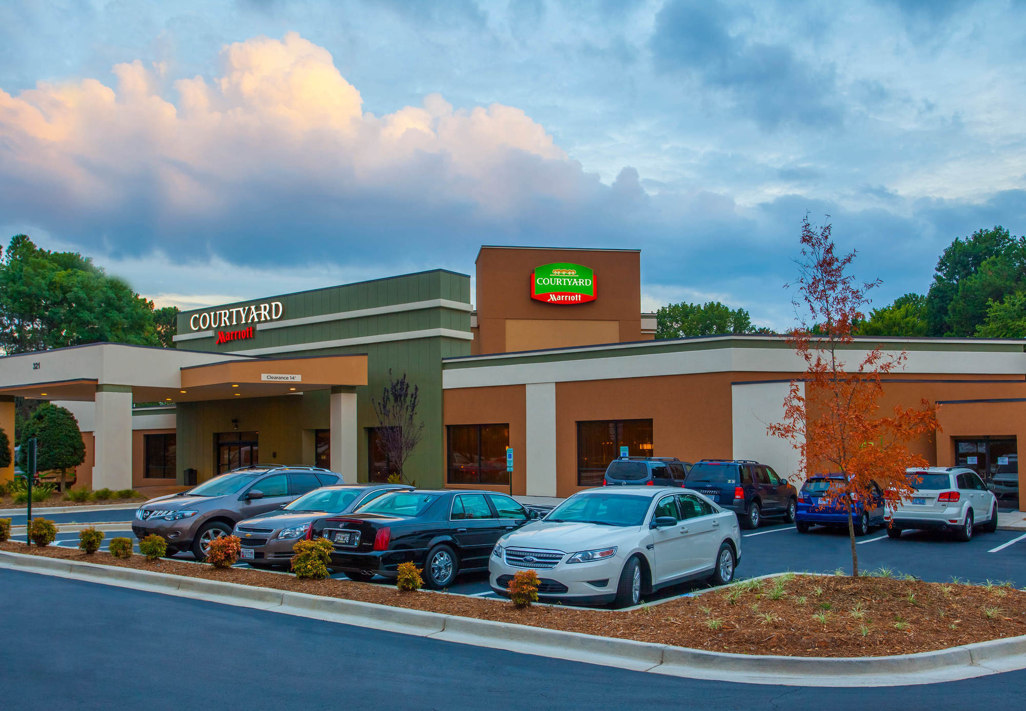 Courtyard By Marriott Charlotte Airport Loso Екстер'єр фото