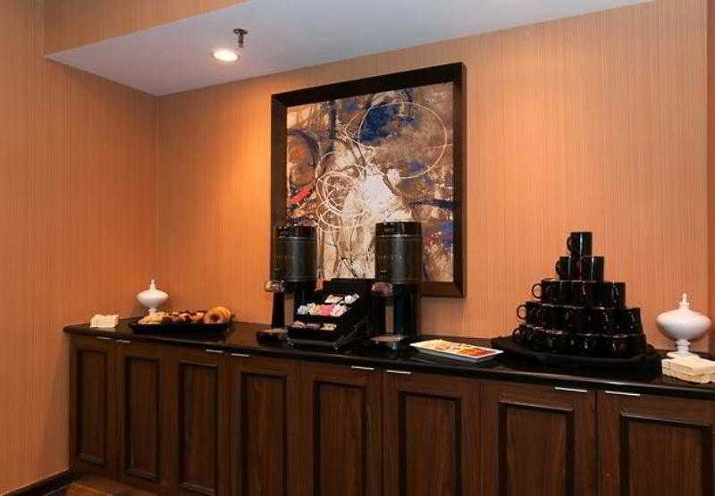 Courtyard By Marriott Charlotte Airport Loso Екстер'єр фото