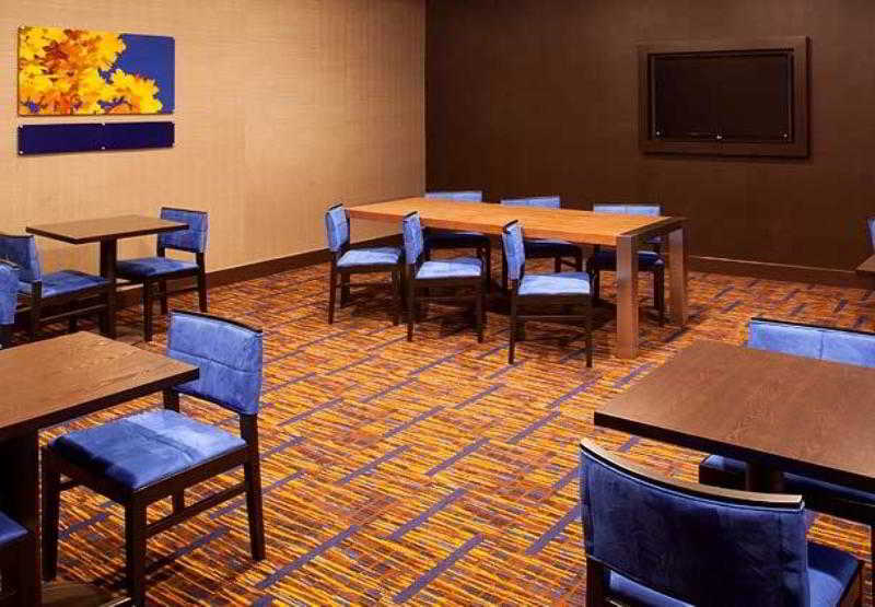 Courtyard By Marriott Charlotte Airport Loso Екстер'єр фото